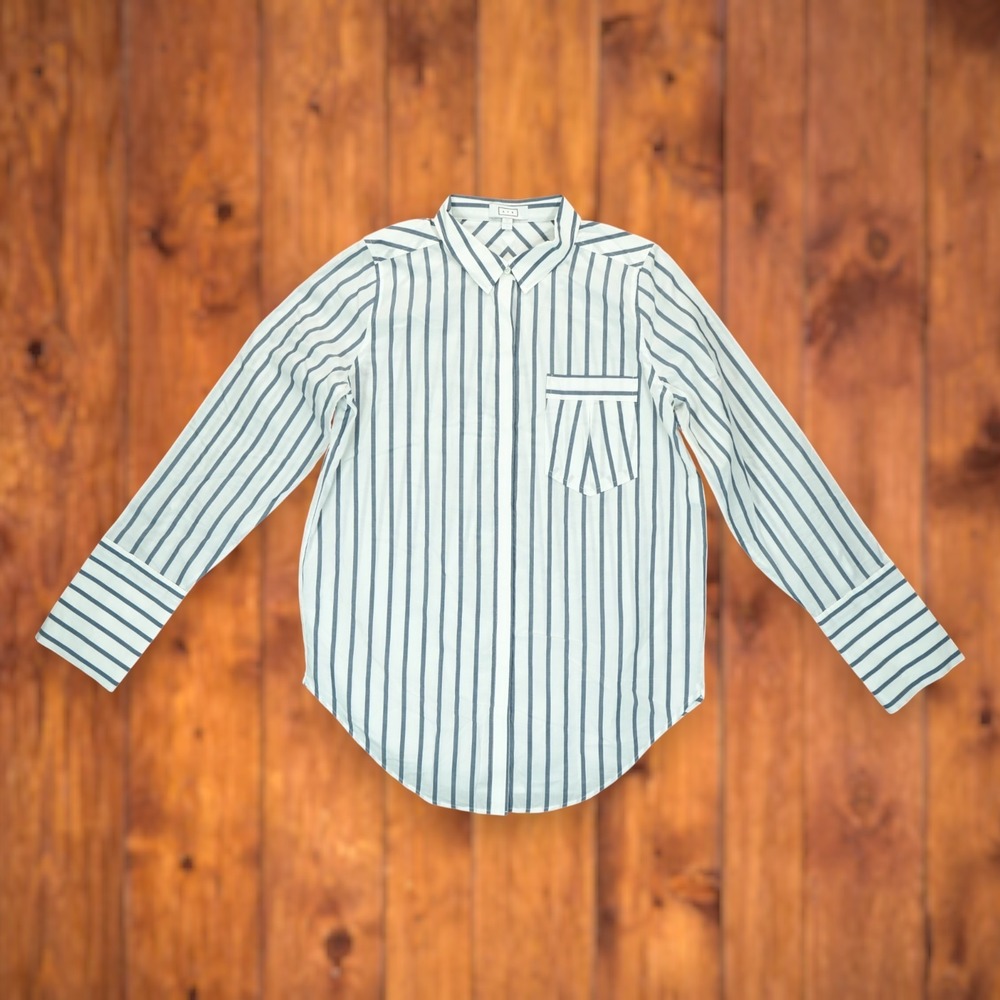 AYR Women's Shirt Striped Pattern Size Medium Long Sleeve‎ Button Down Collared